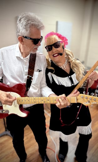 Gallery photo 1 of Sharon Luanne & the Tom & Jerry Band