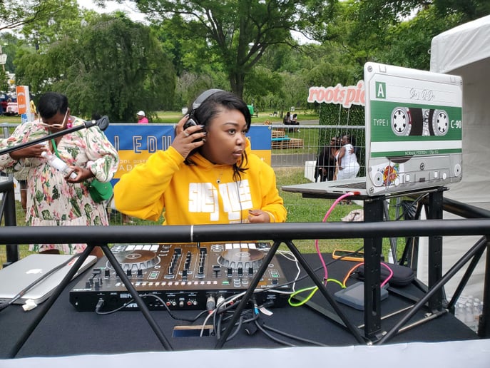 Gallery photo 7 of She'j Q'dee