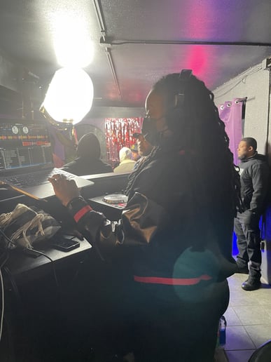 Gallery photo 1 of SheJay the DJay