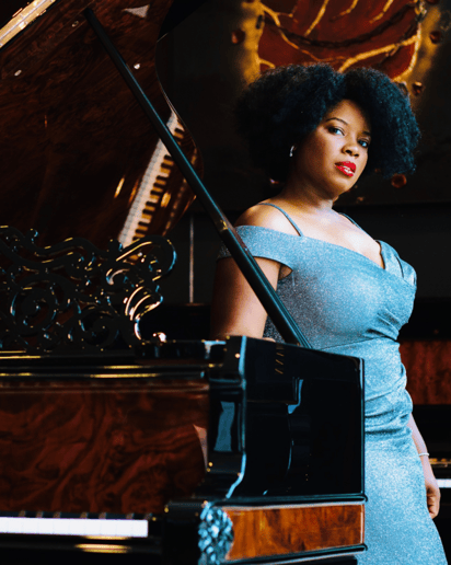 Gallery photo 1 of Sheree The Singer-Pianist