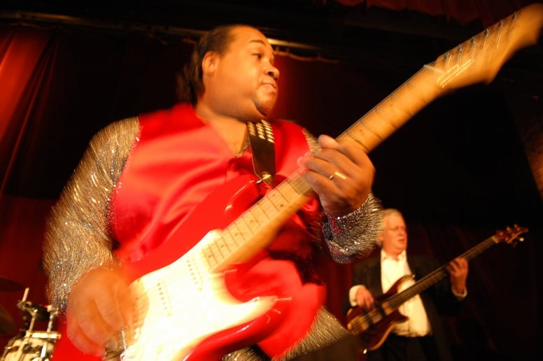 Gallery photo 1 of SHIMI The Entertainer