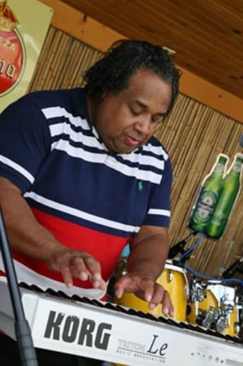 Gallery photo 8 of SHIMI The Entertainer