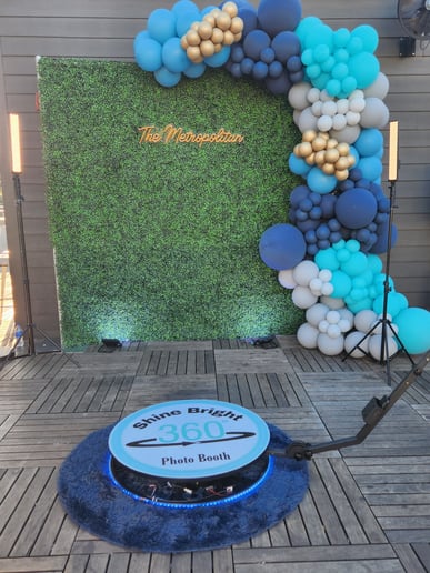Gallery photo 2 of Shine Bright 360 Photo Booth