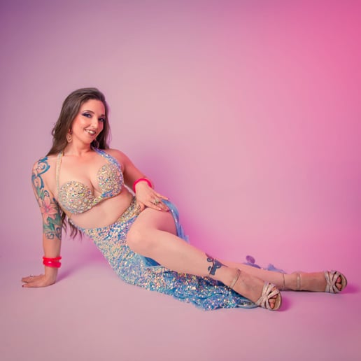 Gallery photo 3 of Shining Belly Dance