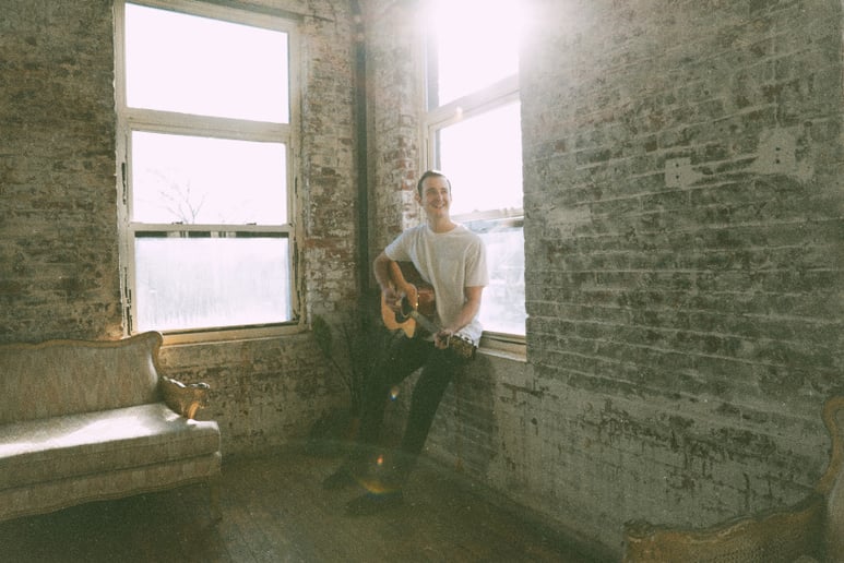 Gallery photo 5 of Michael Shofi - Singer Guitarist