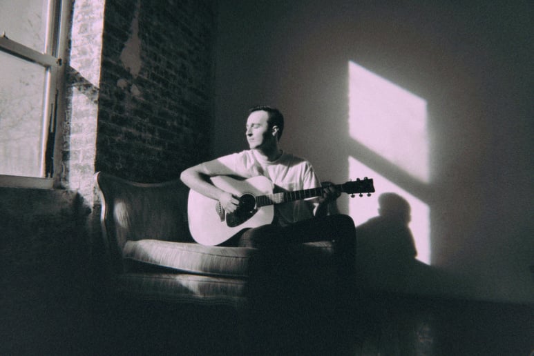 Gallery photo 3 of Michael Shofi - Singer Guitarist