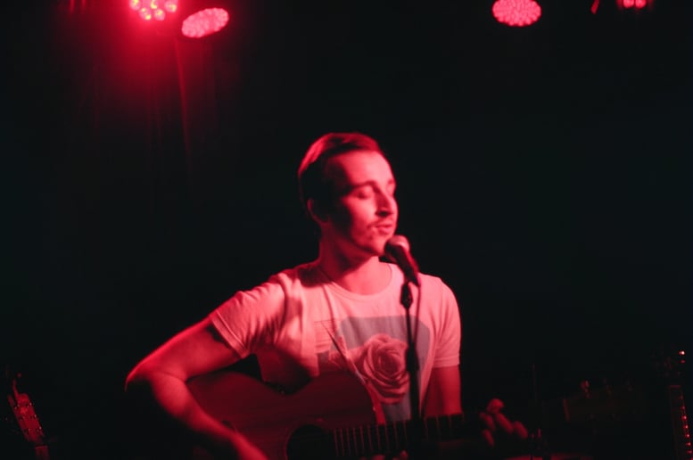 Gallery photo 9 of Michael Shofi - Singer Guitarist