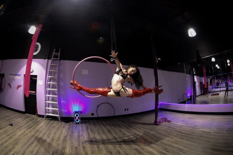 Gallery photo 8 of Show Stopping Aerial Performance