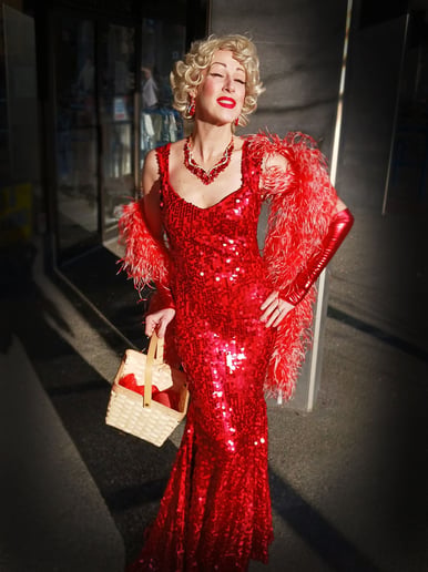 Gallery photo 6 of The Singing Showgirl