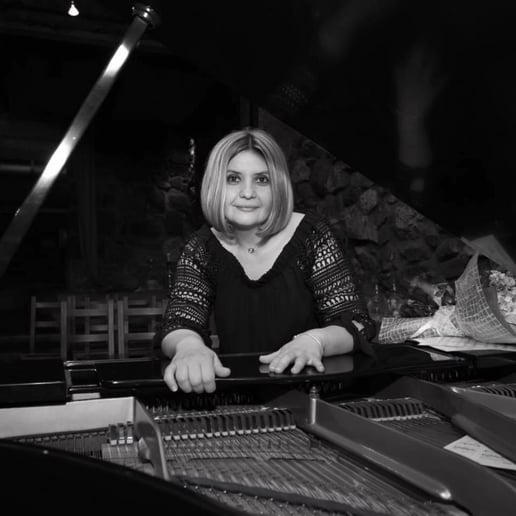 Gallery photo 2 of Shushana pianist