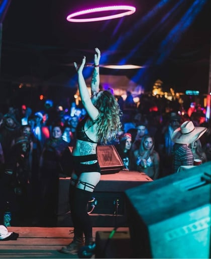 Gallery photo 1 of Shyhoopz