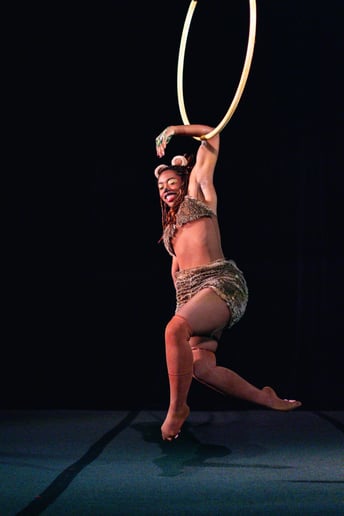 Gallery photo 1 of Sidni Lyneé Aerialist