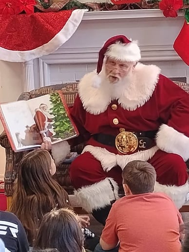 Gallery photo 9 of Sign Language Santa