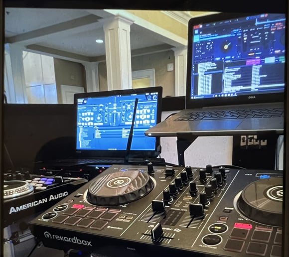 Gallery photo 8 of Sihbus Dj Service