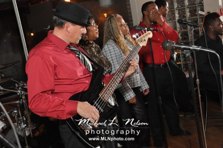 Gallery photo 2 of Silk e Smooth Show Band