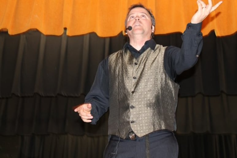 Gallery photo 8 of Phil Meyer the Magician
