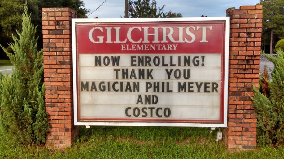 Gallery photo 2 of Phil Meyer the Magician