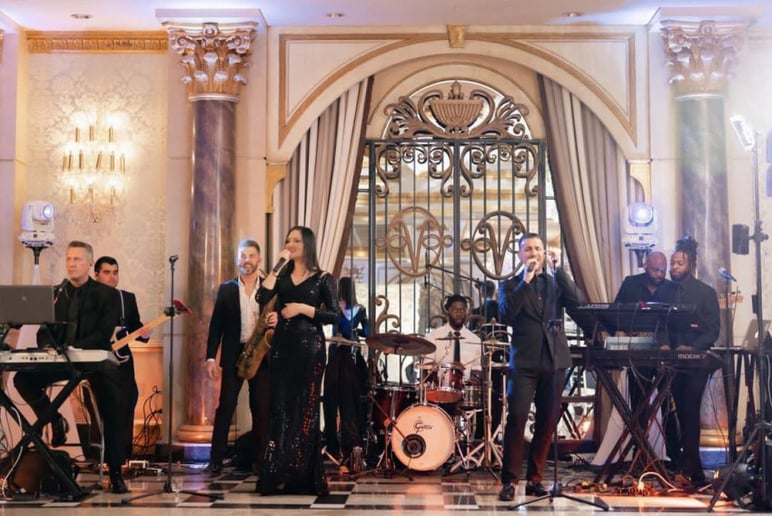 Gallery photo 1 of Simone Band