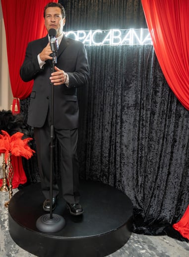 Gallery photo 2 of Elegant Sinatra-Style Singer for Unforgettable Events
