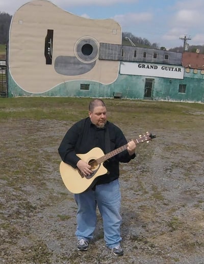 Gallery photo 3 of Ric Albano