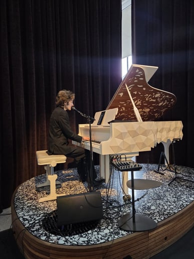Gallery photo 7 of Singer and Pianist: Danny Baylen