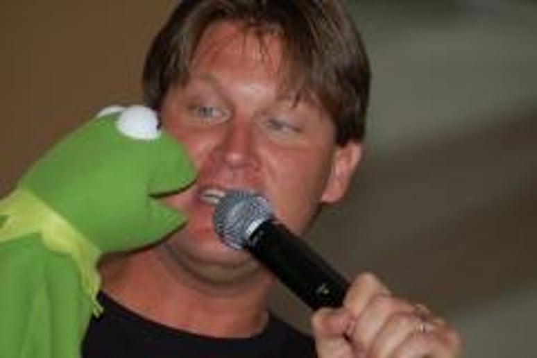 Gallery photo 5 of Singer Impressionist Mark Ralston