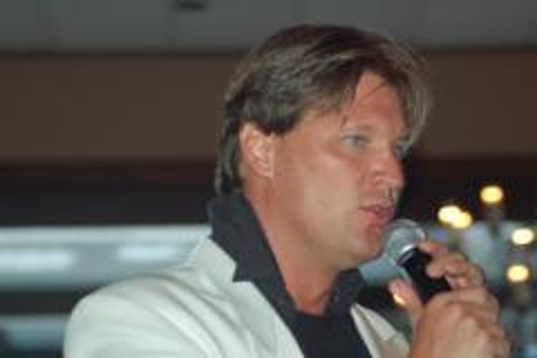 Gallery photo 6 of Singer Impressionist Mark Ralston