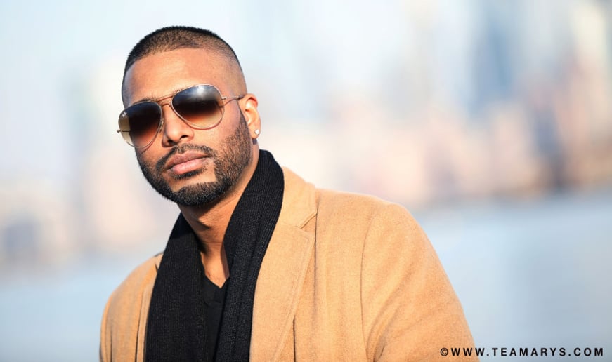 Gallery photo 3 of Singer (Multi-Genre)