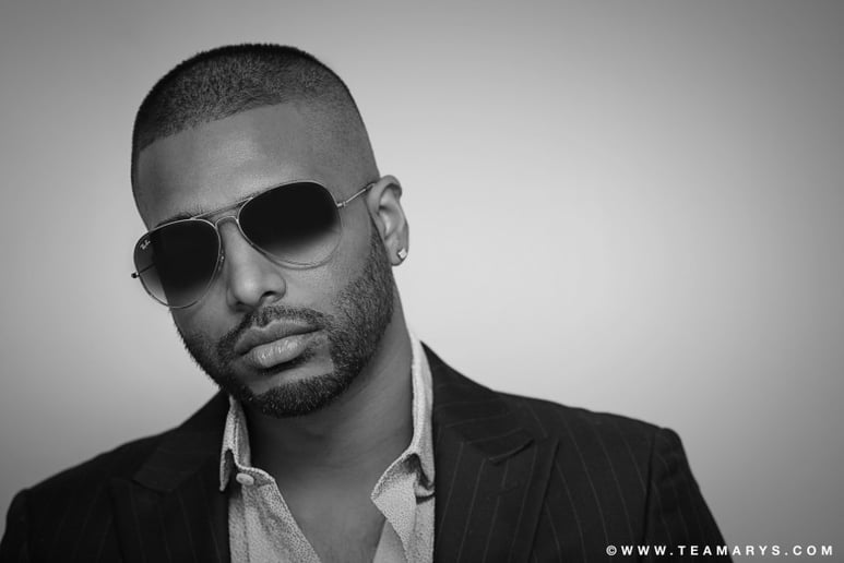 Gallery photo 9 of Singer (Multi-Genre)
