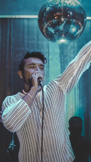 Gallery photo 2 of Singer show ( Chino D )