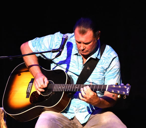 Gallery photo 4 of Randall Rospond: Singer Guitarist