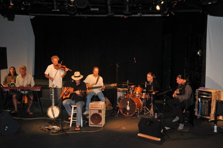 Gallery photo 7 of Randall Rospond: Singer Guitarist