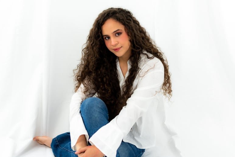 Gallery photo 1 of Maria Victoria - Singer, Violist, Violinist, Latin Dancer