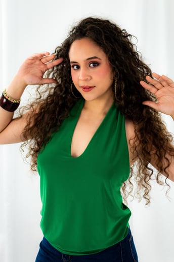 Gallery photo 2 of Maria Victoria - Singer, Violist, Violinist, Latin Dancer