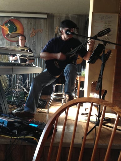 Gallery photo 1 of Singer/guitarist Extraordinaire   