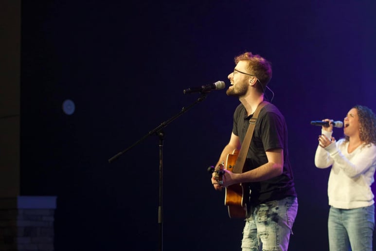 Gallery photo 1 of Singer/Songwriter for Weddings/Events!