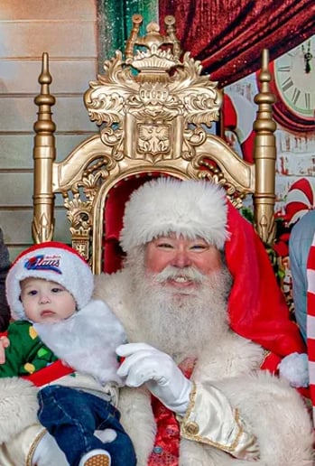 Gallery photo 1 of Singin' Santa