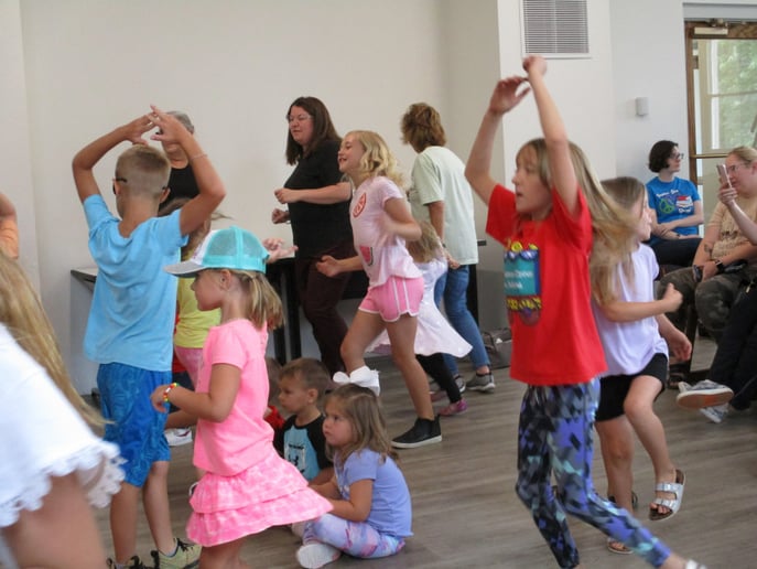 Gallery photo 4 of Singin' & Smilin' "Mrs. Kate"