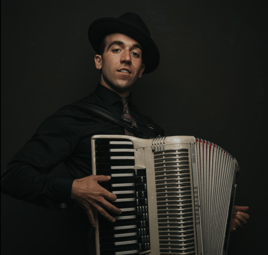 Gallery photo 1 of Singing Accordionist