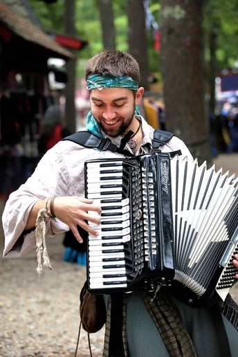 Gallery photo 4 of Singing Accordionist