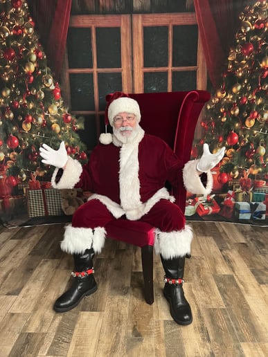 Gallery photo 2 of Singing Santa