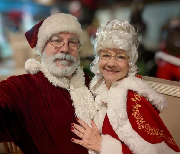 Gallery photo 3 of Singing Santa