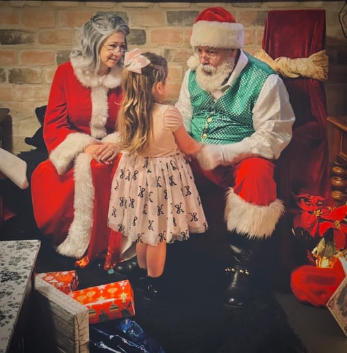Gallery photo 10 of Singing Santa