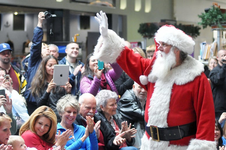 Gallery photo 3 of Singing Santa of the South