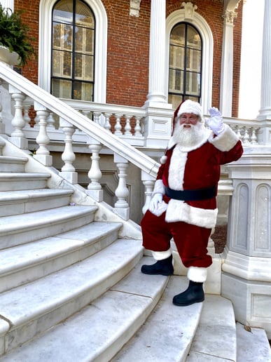 Gallery photo 7 of Singing Santa of the South
