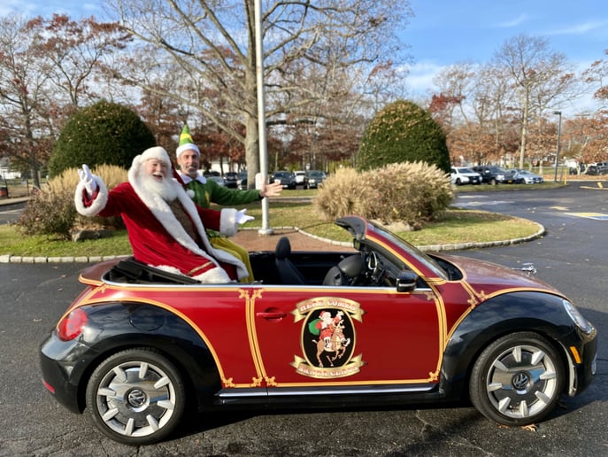 Gallery photo 5 of Singing Santa Rick