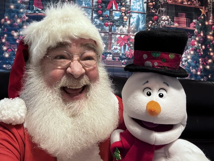 Gallery photo 10 of Singing Santa Rick