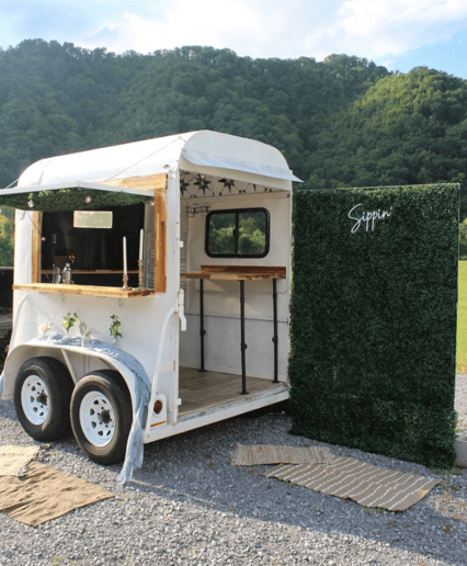 Gallery photo 1 of Sippin' Mobile Bar