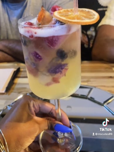 Gallery photo 6 of Sipping Pretty Mobile Bartending