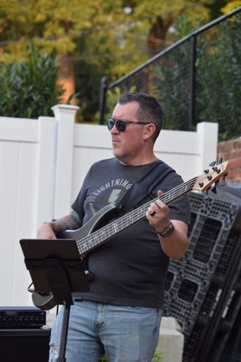 Gallery photo 8 of Six Daze Rock/Pop Cover Band